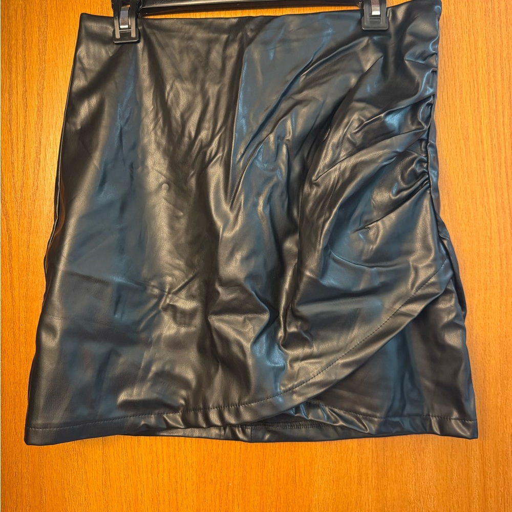 SHEIN Glossy Black faux leather Mini Skirt